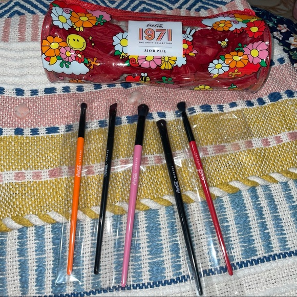 Morphe Other - COCA-COLA X MORPHE SWEEP: 5-PIECE EYE BRUSH SET